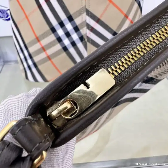 Official FirstBag Ru Small Check BURBERRY Shoulder Bag 0611